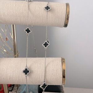 Necklace worn once for my daughter Sweet Sixteen. Excellent condition.